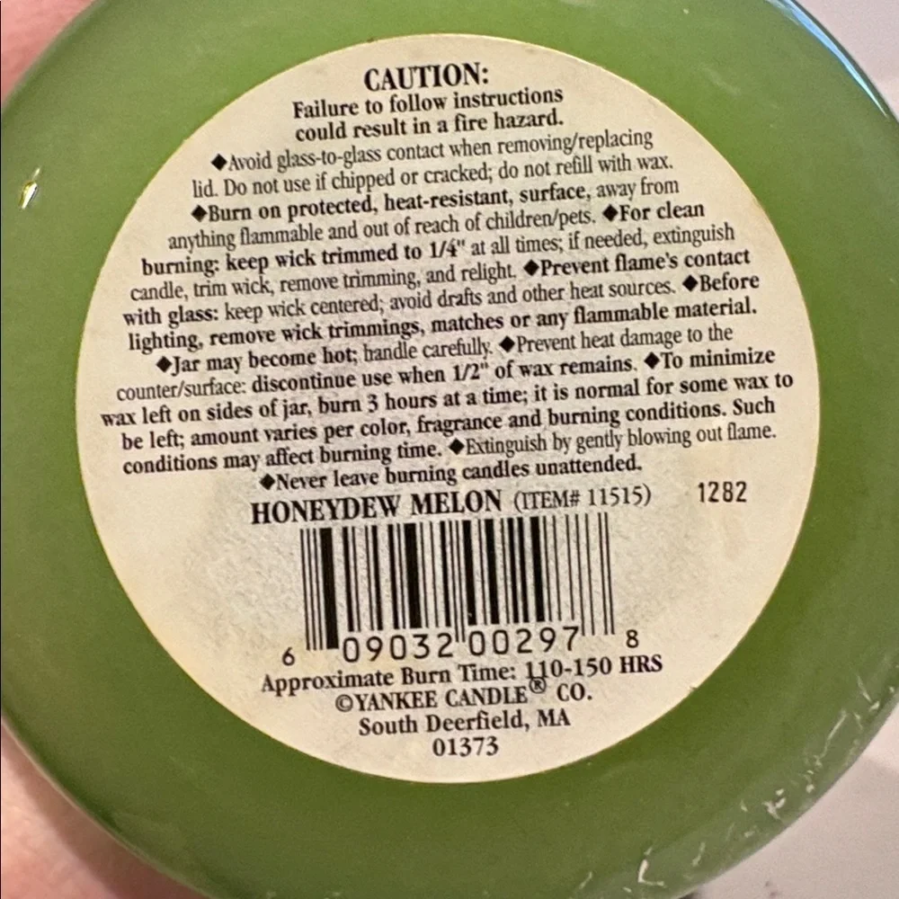 Yankee Honeydew Melon Candle. 22 oz Jar. NEW. Includes gift box